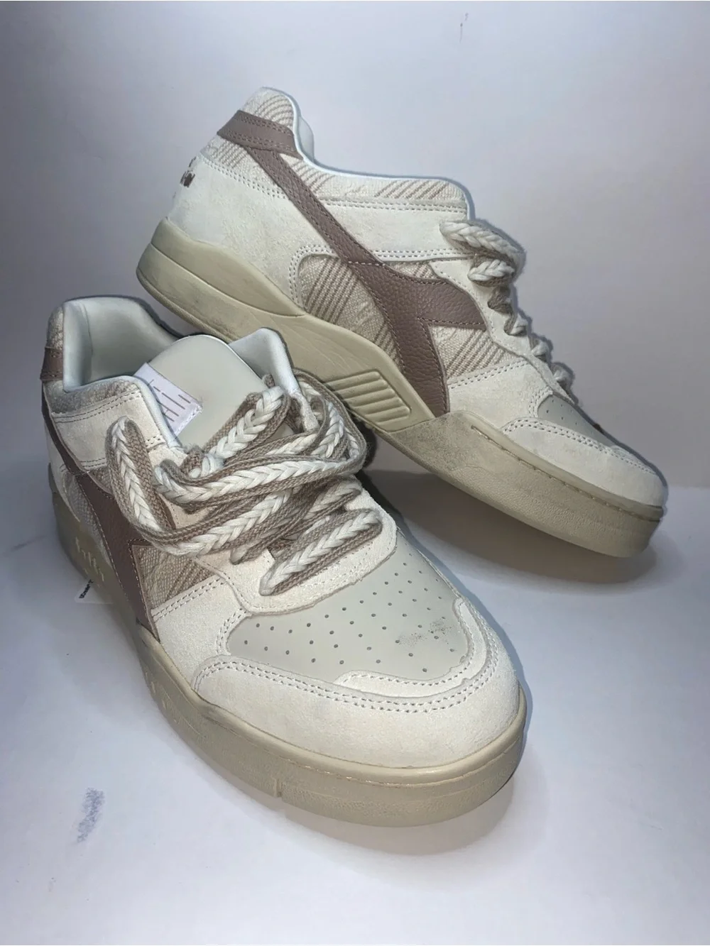 Diadora man Cream & Tan Low-Top Sneakers with Braided Laces